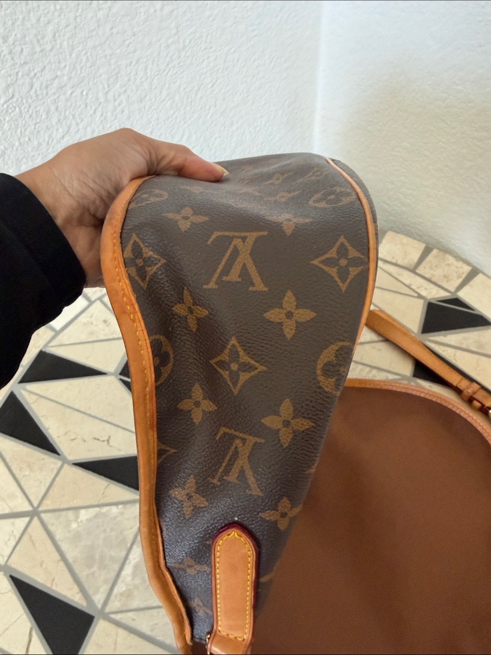 Louis Vuitton Brown Monogram Shoulder Bag with Tan Trim - Menilmontant - Picture 11 of 12